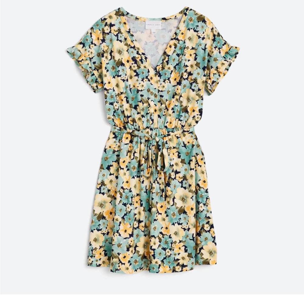 Flutter sleeve dress